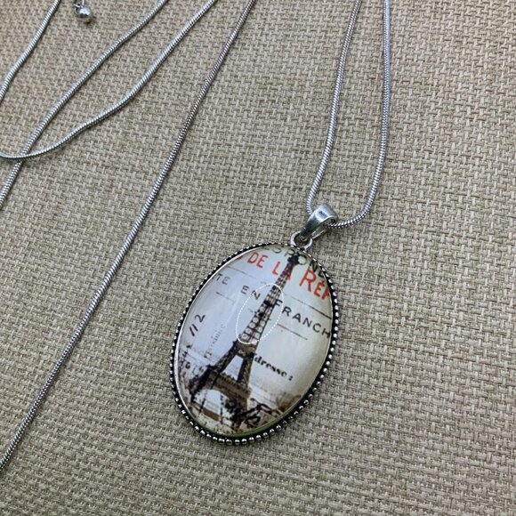 Eiffel Tower Paris Vintage Style Cabochon Silver Tone Pendant Necklace - Picture 4 of 9